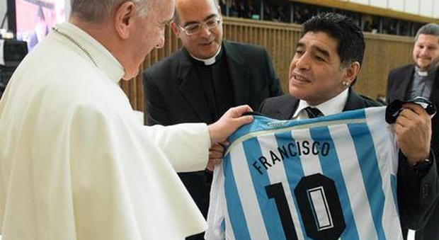 papa francesco maradona